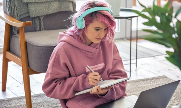 Jeden na dwóch studentów doświadcza chronicznego stresu? Nowe odkrycie badaczy
