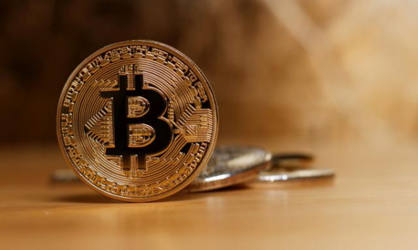 Czarny tydzień dla Bitcoina, inwestorzy szacują straty. Miliardy dolarów odpływają z rynku 2 Czarny tydzień Bitcoina, inwestorzy liczą straty. Miliardy dolarów uciekają z rynku
