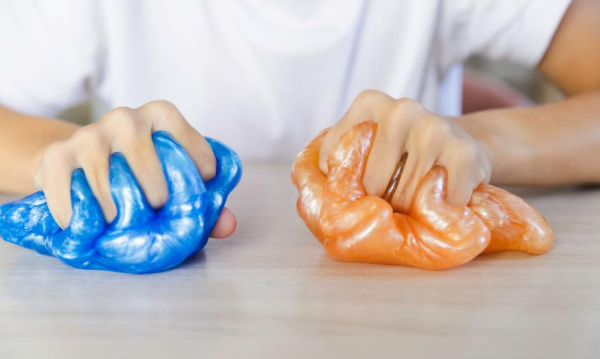 Sklepy z zabawkami pełne szkodliwych substancji? UOKiK przygląda się slime’om
