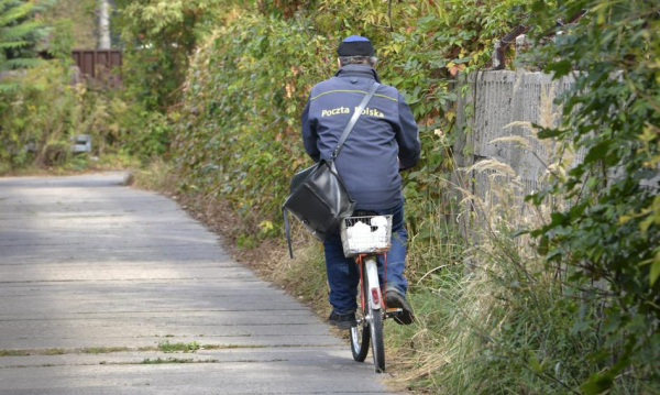Kurierzy Poczty Polskiej na ekologicznych rowerach od Groclinu