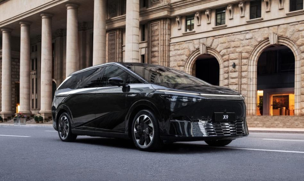 NEWS FIN 37 Rodzinna mobilność w luksusowym wydaniu. Chiński minivan za ponad 300…