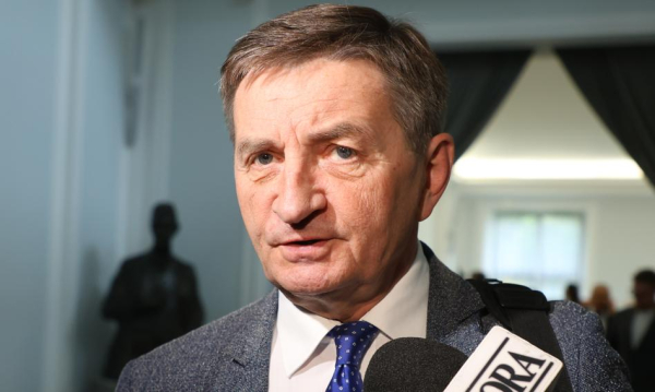NEWS FIN 43 Kuchciński, który doświadczył represji, ujawnił swoje bogactwo. Posiadłość warta milion,…