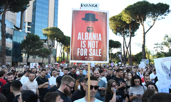Unia Europejska uderza w znaczące interesy rodzinne Trumpa. Albania ponosi ogromne ryzyko finansowe.