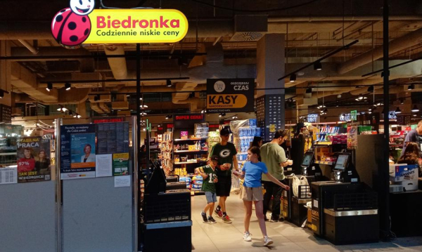 Letnia posada w handlu. Markety potrzebują ludzi do placówek w&hellip;
