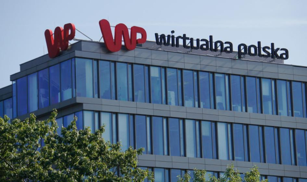 Akcje Wirtualnej Polski wzywają. Kluczowi akcjonariusze podjęli niespodziewaną decyzję 2 Wezwanie na akcje Wirtualnej Polski. Główni udziałowcy podjęli nagłą decyzję