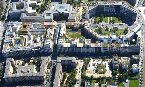 NEWS FIN 22 Luksusowe rezydencje na „bazie Hitlera”. Budzi kontrowersje inwestycja w Berlinie