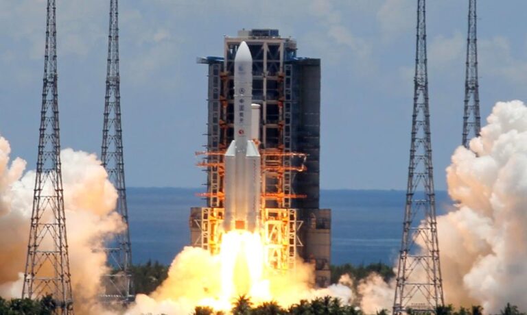 Chińska rakieta eksplodowała w kosmosie. „Wybuch wygenerował największą liczbę śmieci kosmicznych od dziesięcioleci”