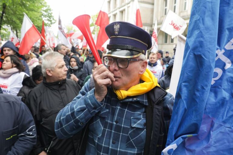 Gigant nie płaci składek na ZUS. Pracownicy załamani Gigant nie płaci składek na ZUS. Pracownicy załamani