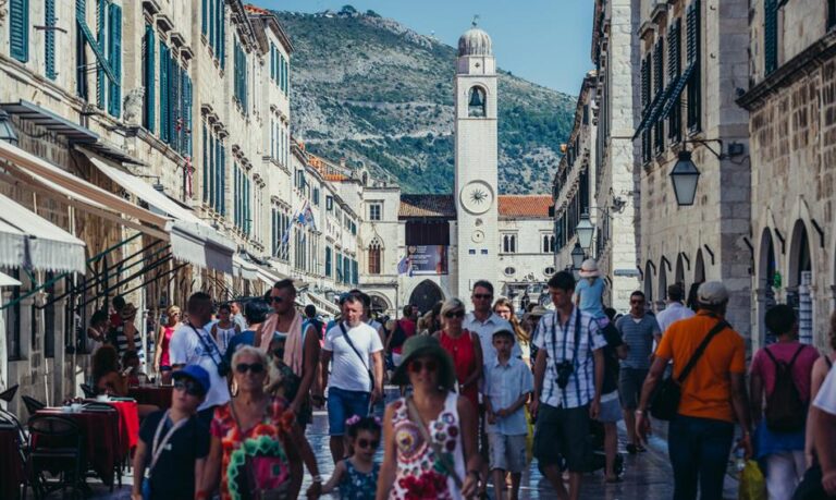 Ten kraj jest uzależniony od turystów. Odpowiadają za ponad jedną czwartą PKB